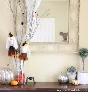 A touch of fall and Halloween decor - My Woodlands Life
