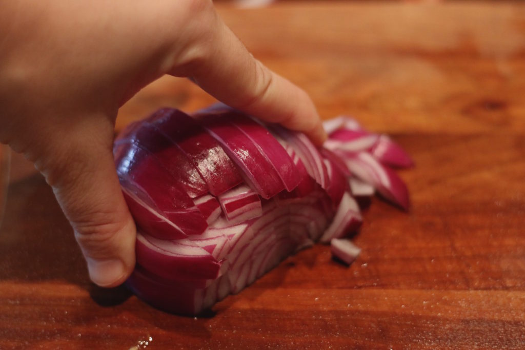 how to cut onion for pico de gallo