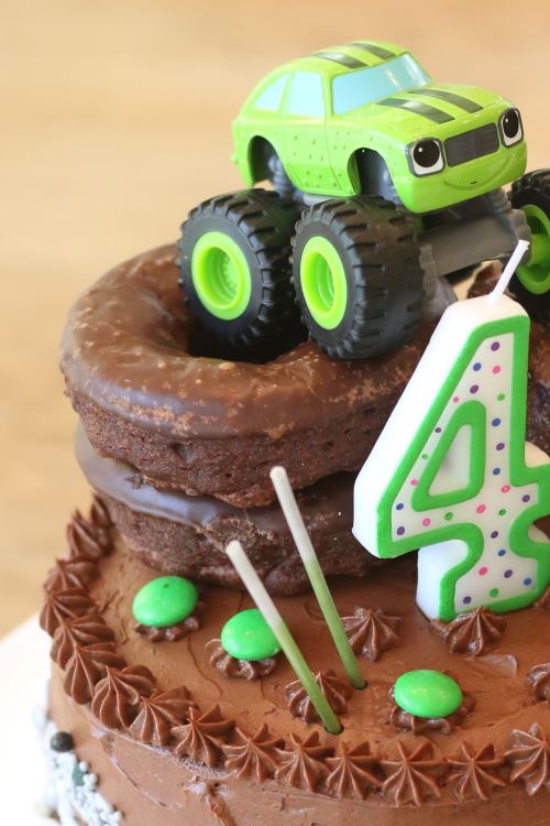 How to make a monster truck themed birthday cake.