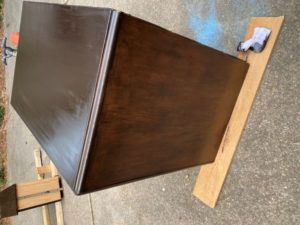 How to apply gel stain over laminate to refinish furniture